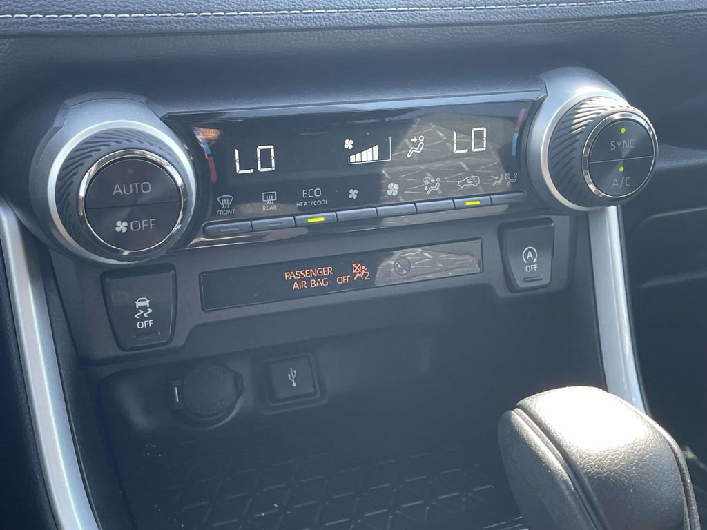 Used 2022 Toyota RAV4 XLE w/ Convenience Package image 39