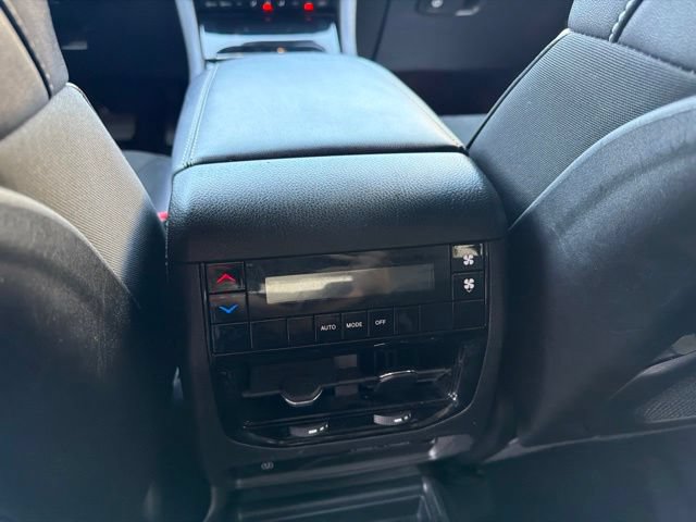 Used 2024 Jeep Grand Cherokee L Altitude AWD/4WD image 18