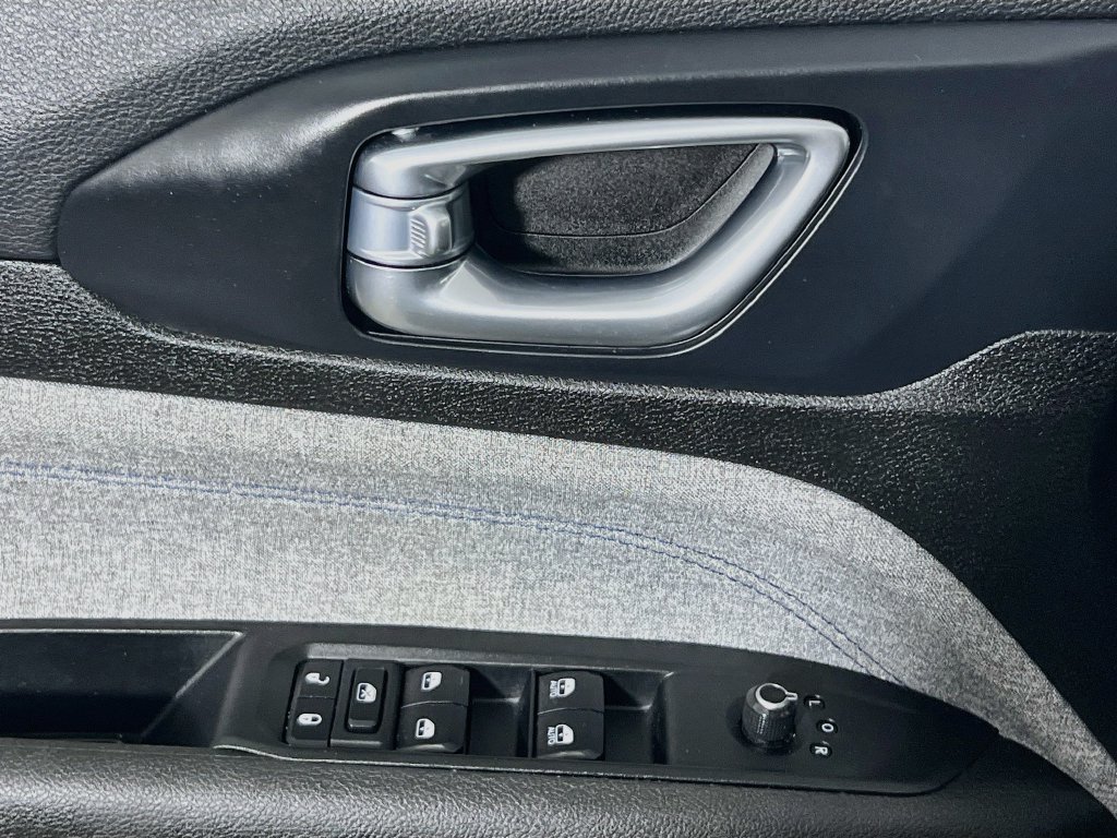Used 2024 Jeep Compass Latitude AWD/4WD image 16