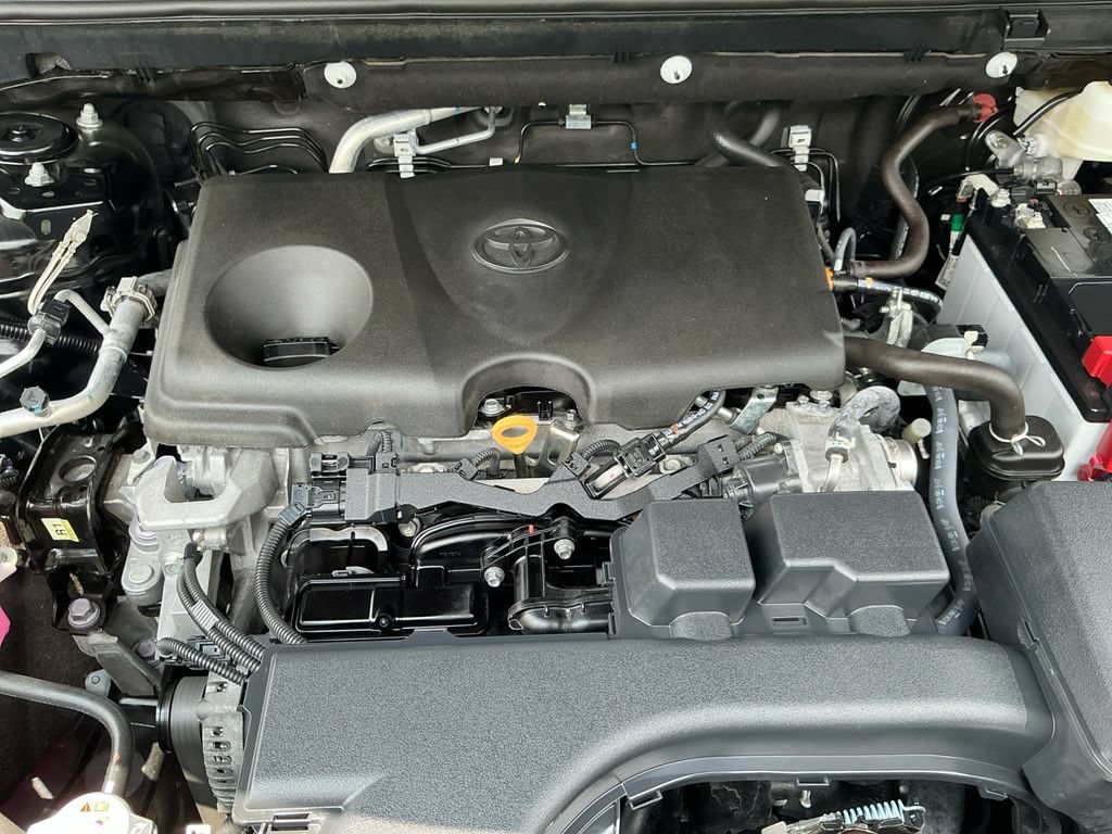 Used 2025 Toyota RAV4 XLE AWD/4WD image 9