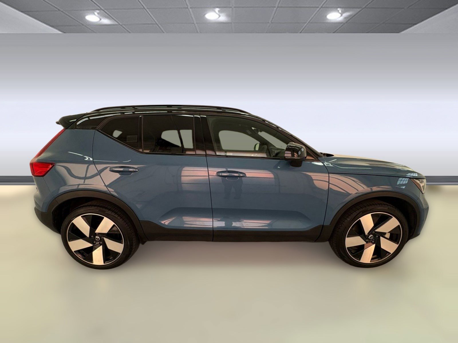 Used 2024 Volvo XC40 Recharge Ultimate w/ Protection Package Premier image 7