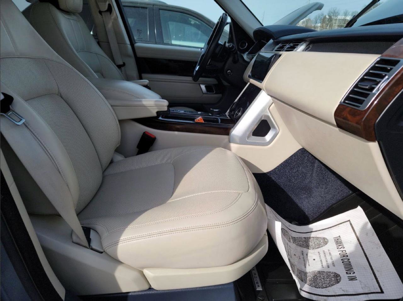 Used 2020 Land Rover Range Rover HSE image 19