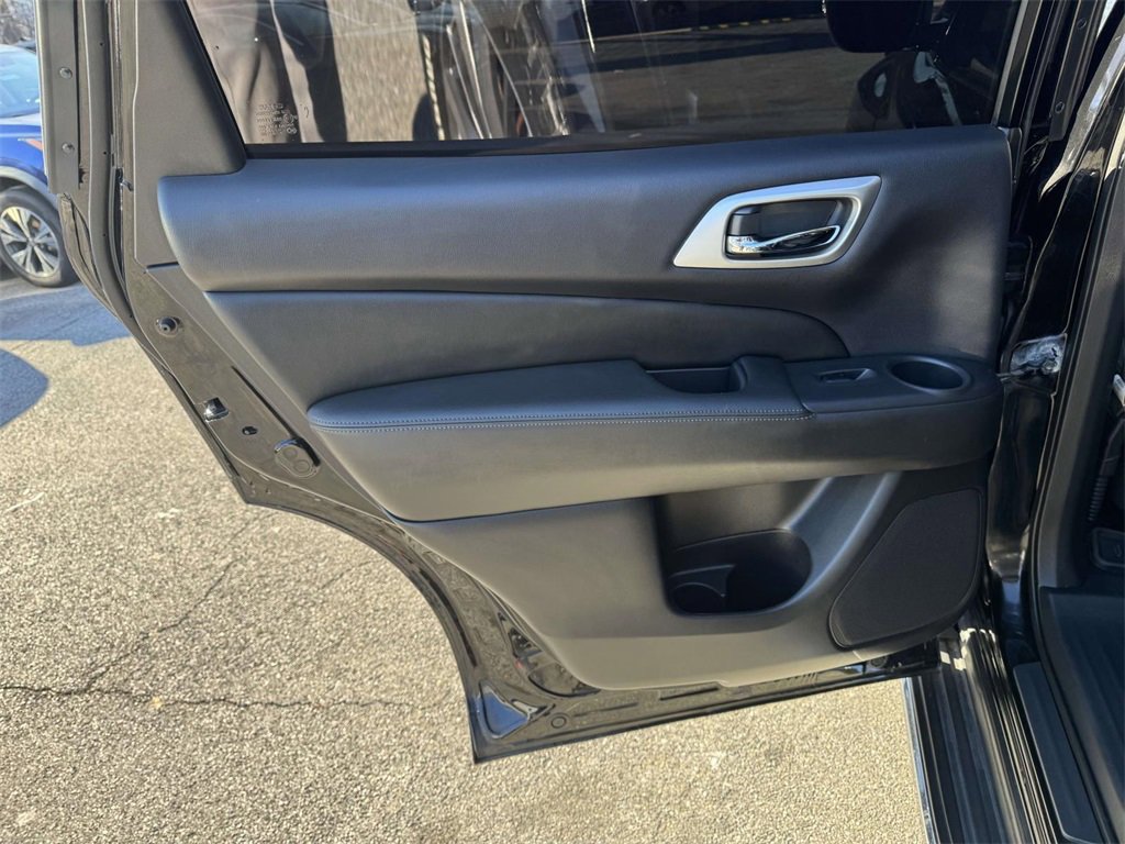 Used 2019 Nissan Pathfinder SV image 10