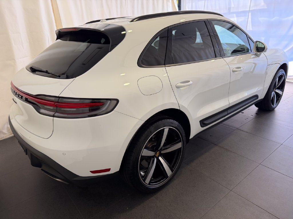 Certified 2026 Porsche Macan AWD/4WD image 9