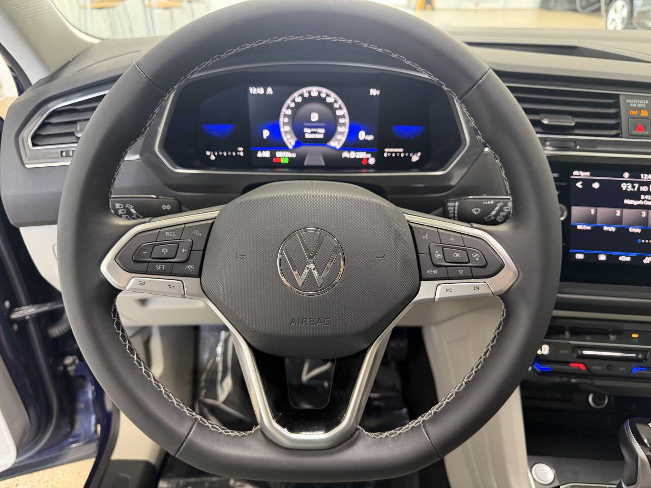 Used 2022 Volkswagen Tiguan SE AWD/4WD image 17