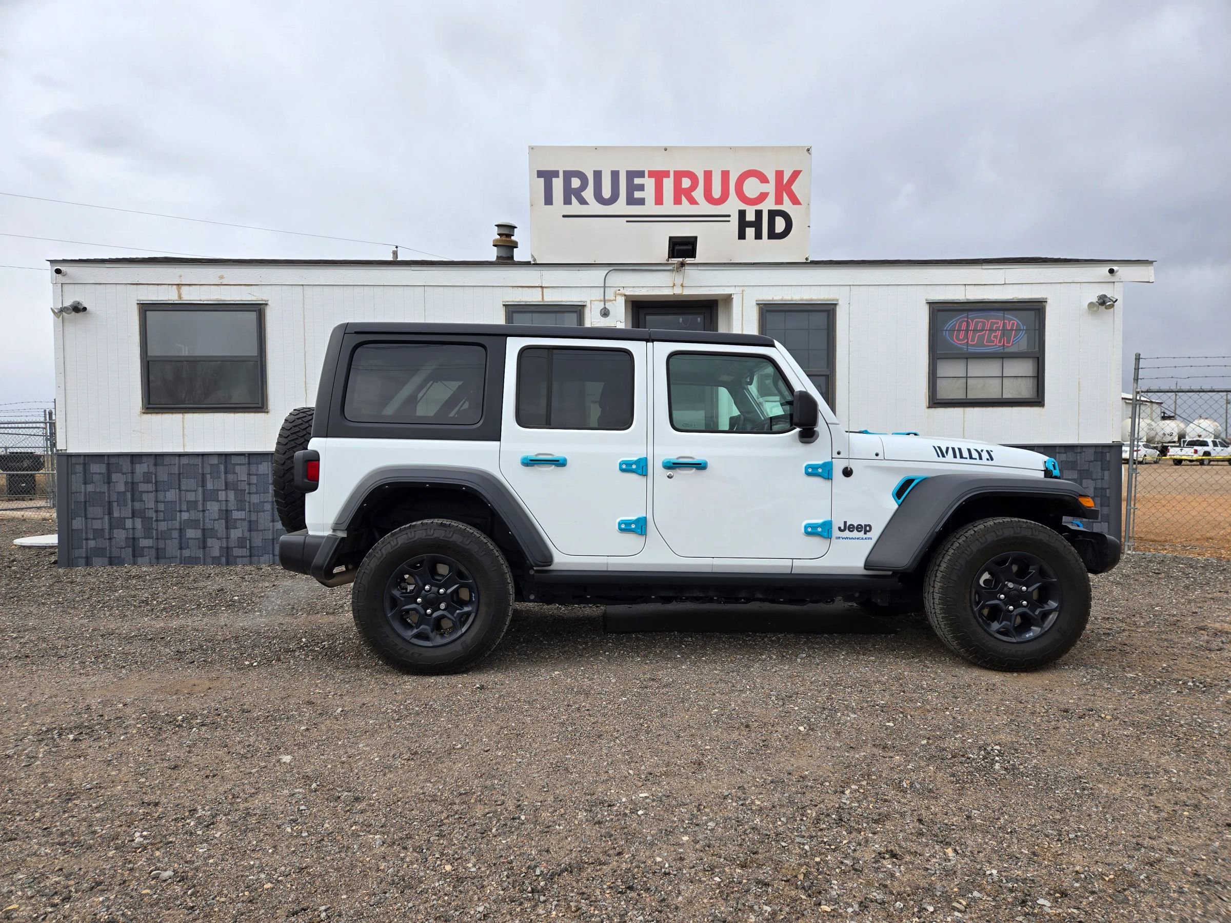 Used 2023 Jeep Wrangler Unlimited w/ Cold Weather Group image 5