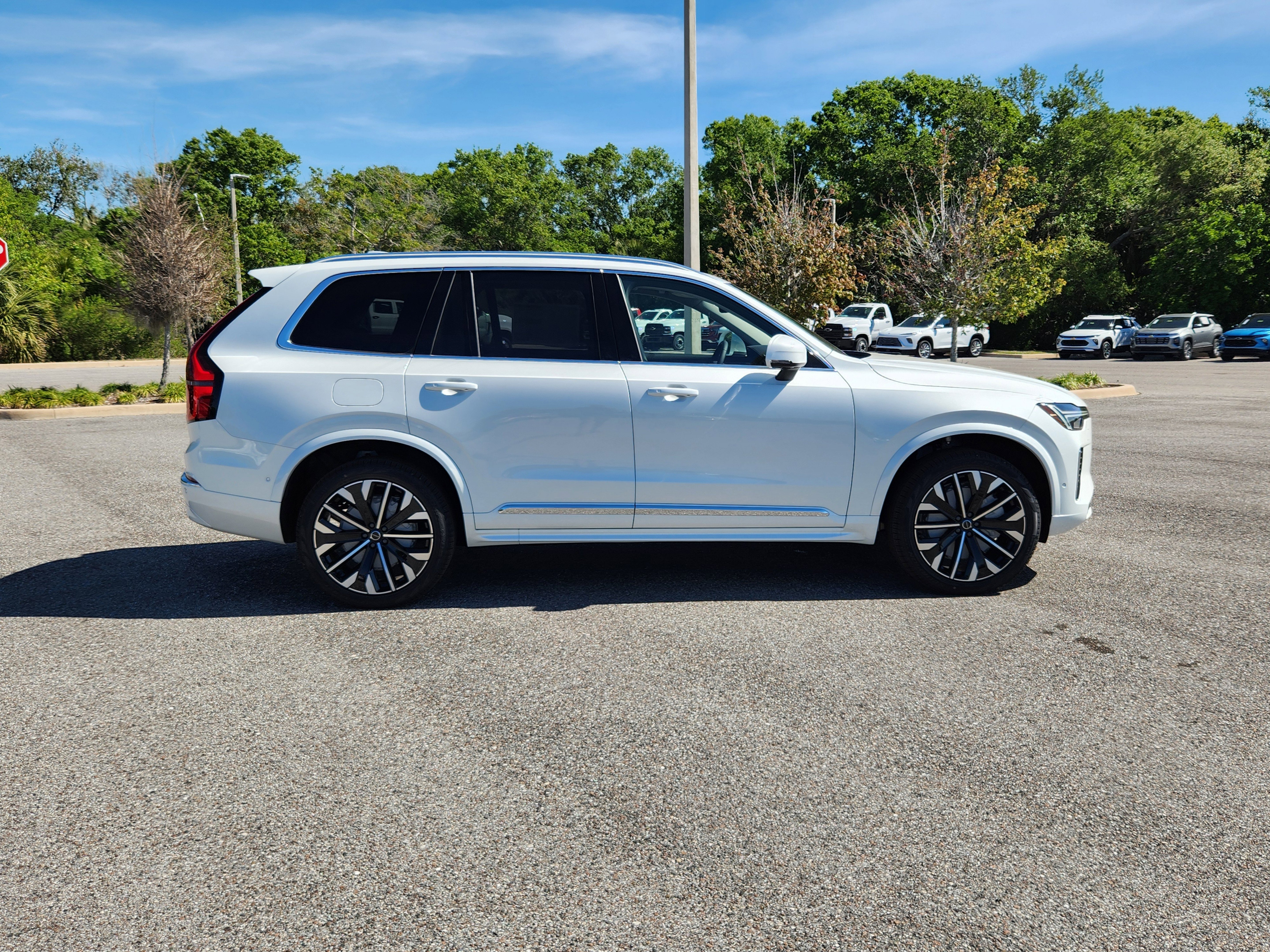 New 2025 Volvo XC90 T8 Plus w/ Protection Package image 8