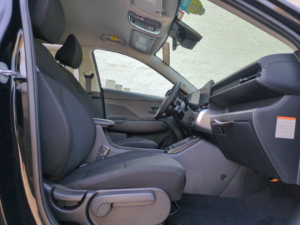 Used 2025 Hyundai Kona SEL FWD image 11