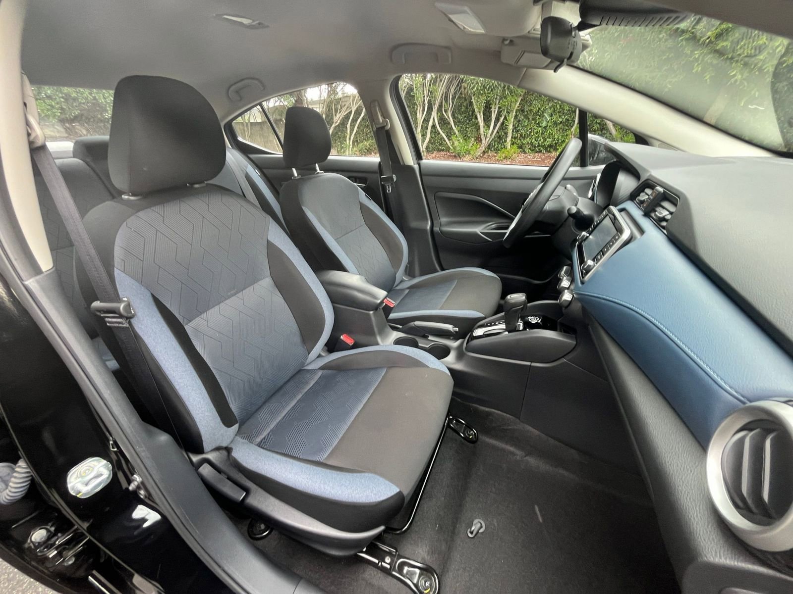 Used 2025 Nissan Versa SV image 34