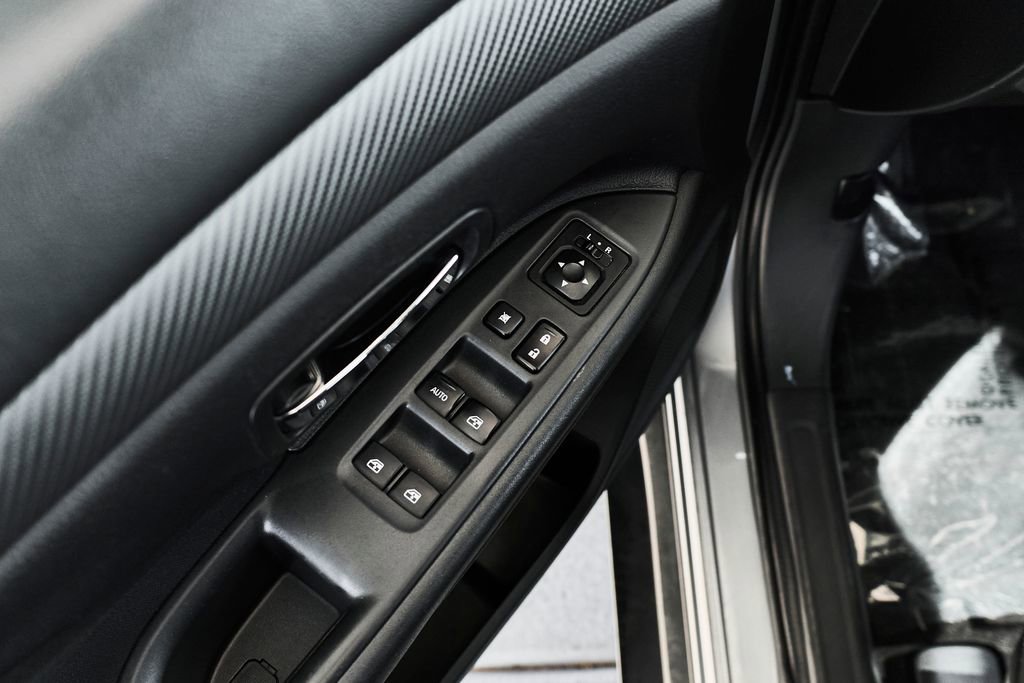 Used 2016 Mitsubishi Outlander SE AWD/4WD image 17