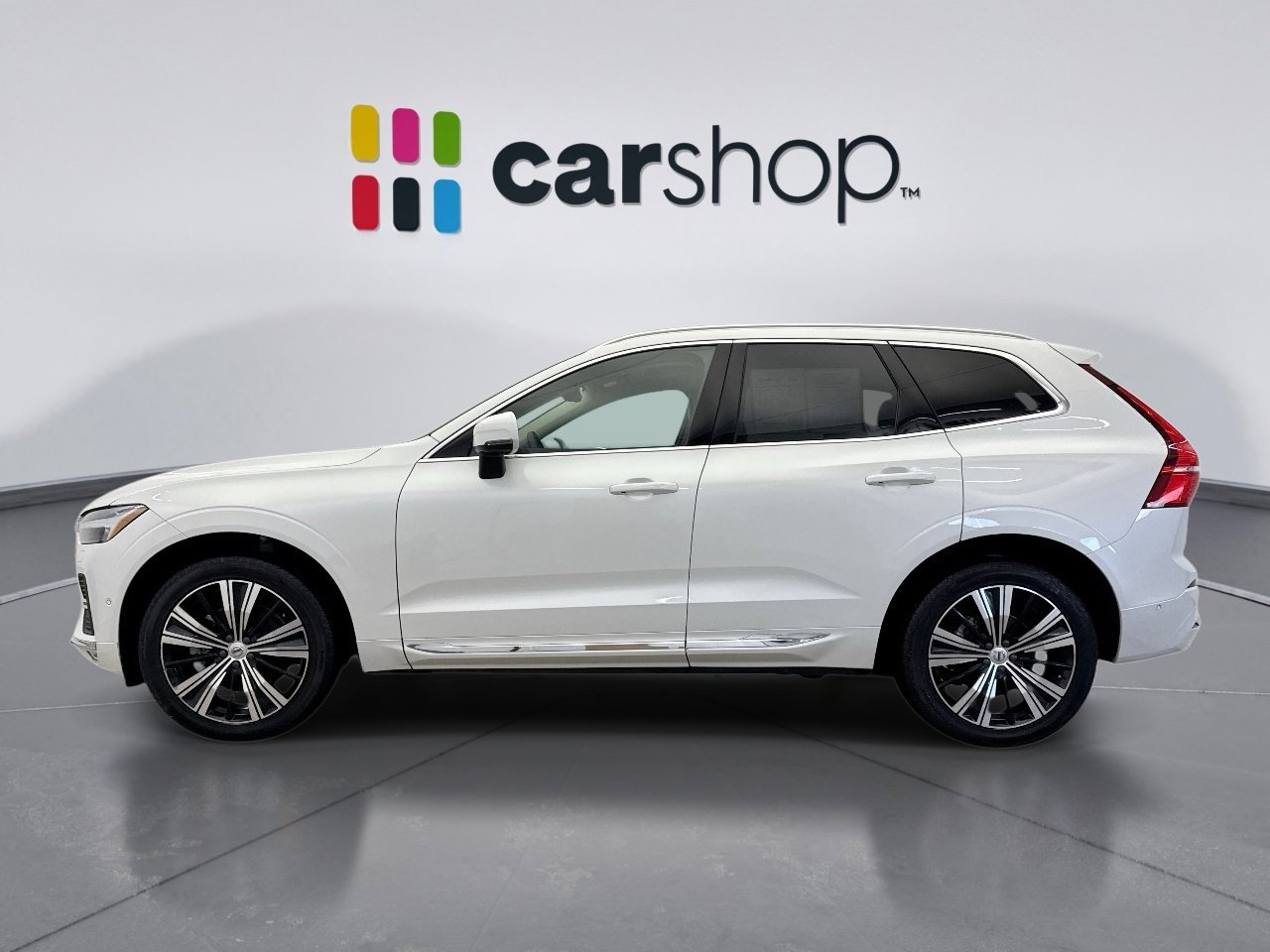 Used 2023 Volvo XC60 B5 Plus image 2