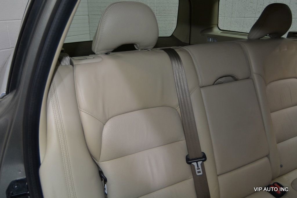 Used 2010 Volvo XC70 3.2 image 22