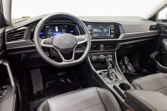 Used 2024 Volkswagen Jetta SE w/ Panoramic Sunroof Package FWD image 6