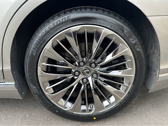 Used 2022 Lexus LS 500 w/ Cold Weather Package (CK) RWD image 23