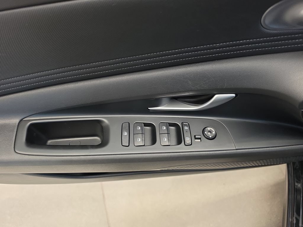 Used 2025 Hyundai Elantra SEL FWD image 16