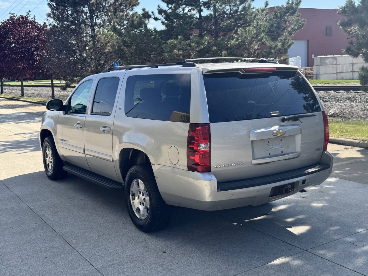 Used 2007 Chevrolet Suburban LT w/ LT Preferred Equipment Group AWD/4WD image 3
