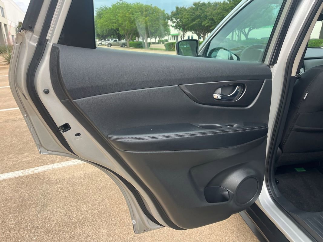Used 2017 Nissan Rogue S FWD image 15
