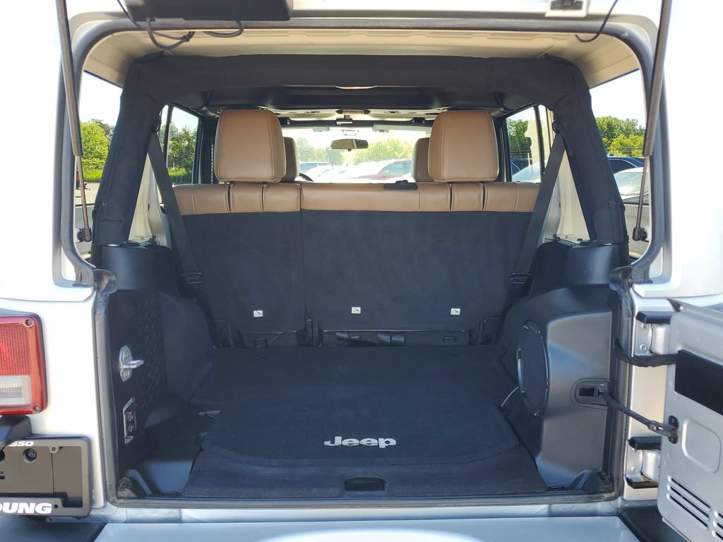 Used 2011 Jeep Wrangler Unlimited Sahara w/ Dual Top Group AWD/4WD image 22