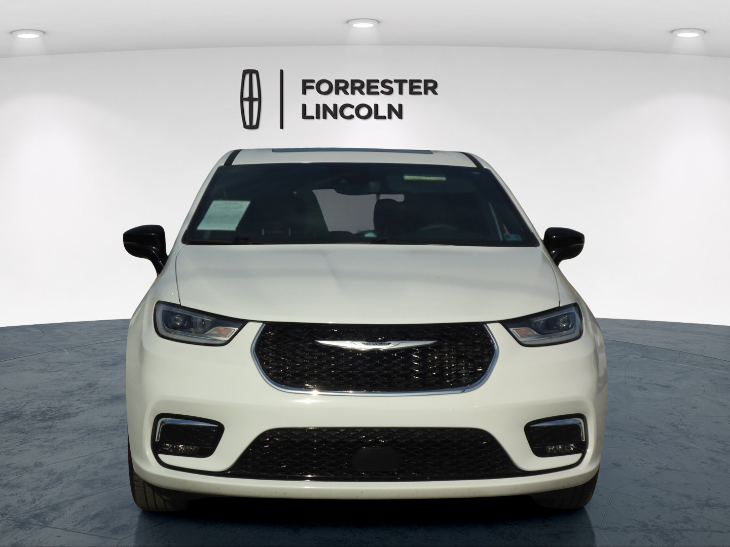 Used 2026 Chrysler Pacifica Limited FWD image 8