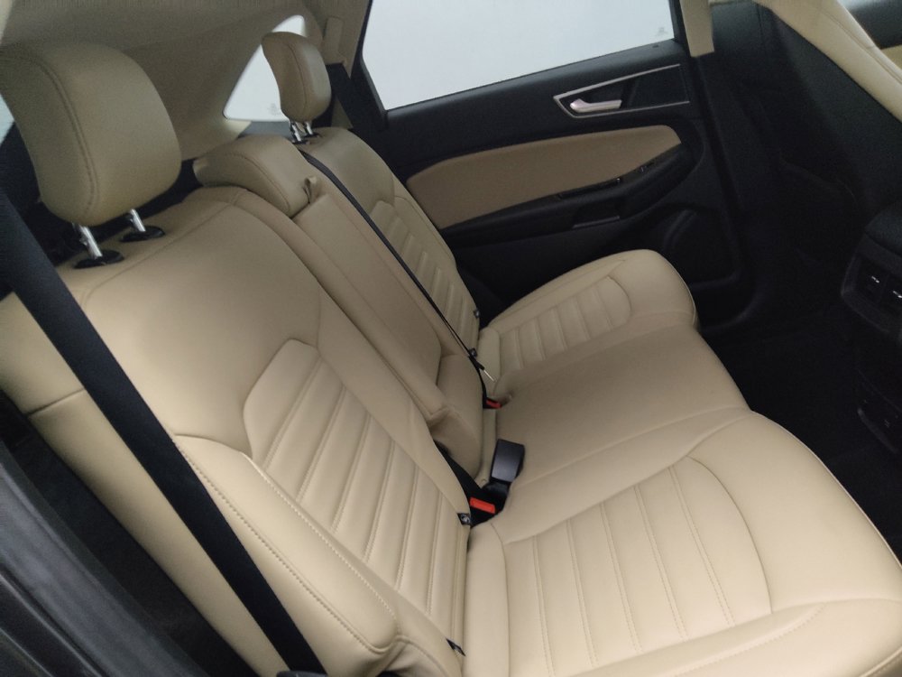 Used 2019 Ford Edge SEL w/ Equipment Group 201A FWD image 19