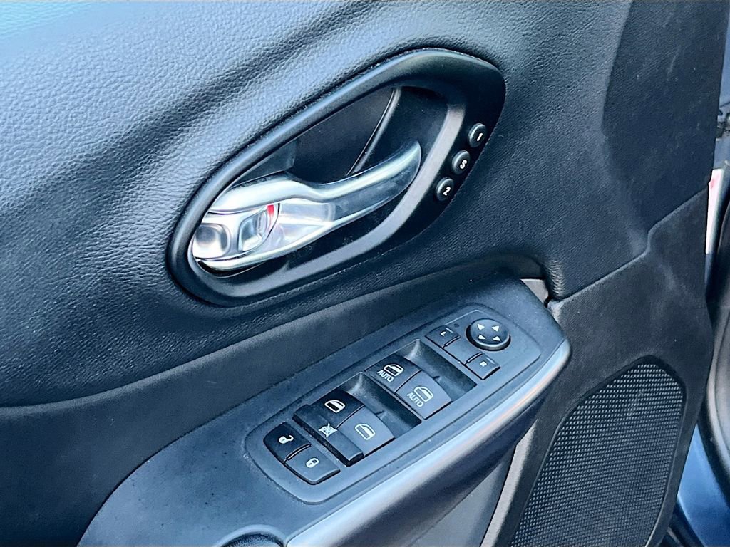 Used 2021 Jeep Cherokee Limited w/ Elite Package image 18