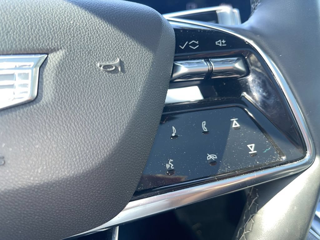 Certified 2025 Cadillac Optiq Sport 1 w/ LPO, ONYX Package AWD/4WD image 13