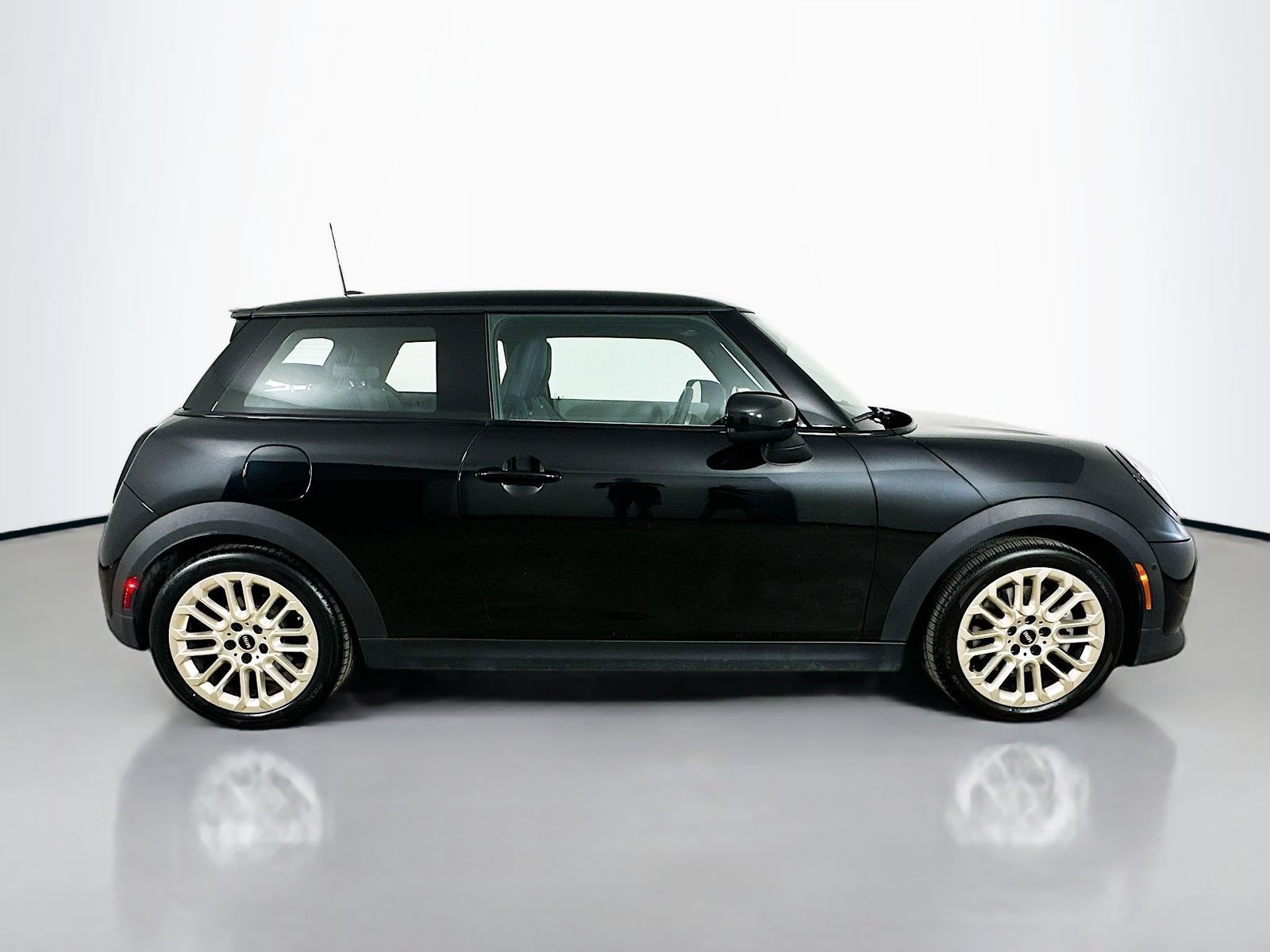 Used 2025 MINI Cooper S FWD image 4