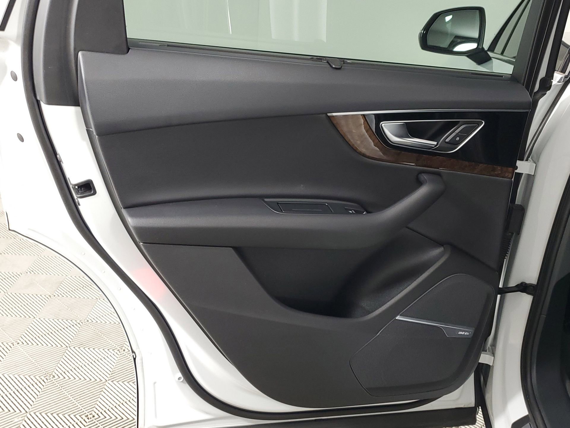 Used 2017 Audi Q7 3.0T Premium Plus image 24