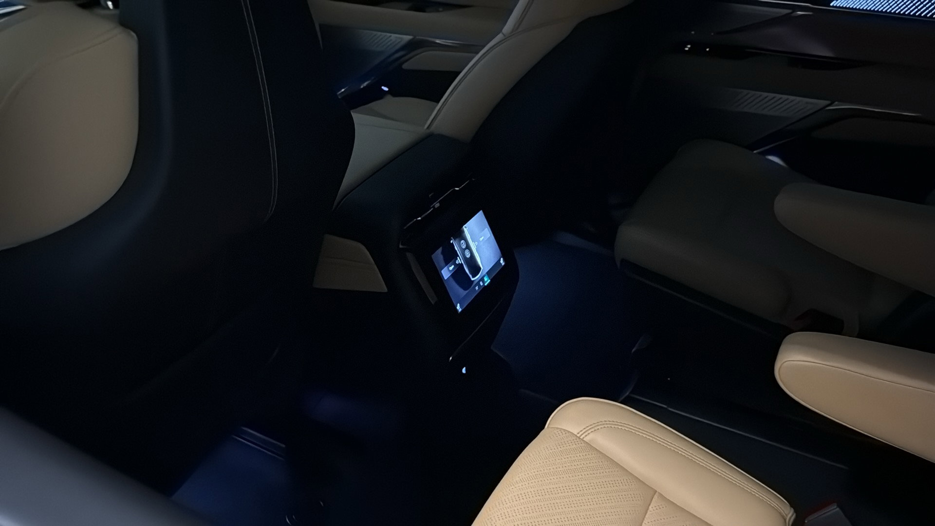 Certified 2026 Cadillac Escalade IQ Sport 2 w/ LPO, ONYX Package image 29