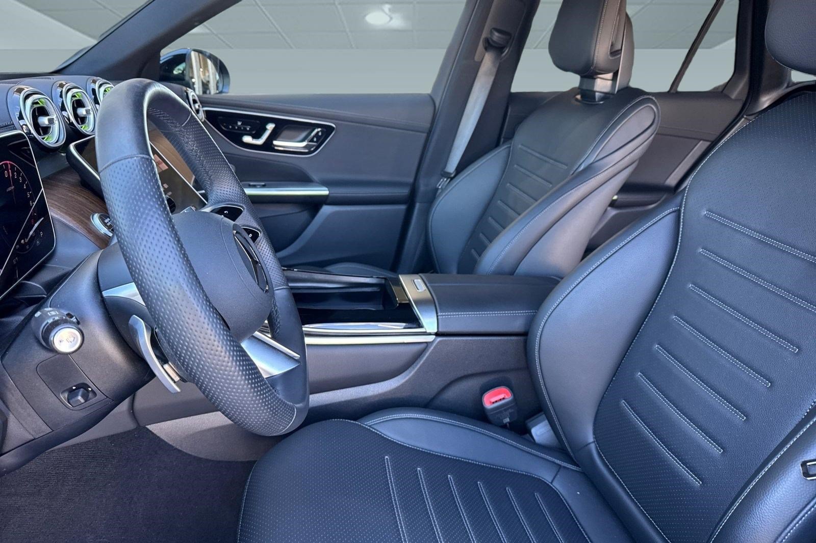 Certified 2025 Mercedes-Benz GLC 350e 4MATIC image 5