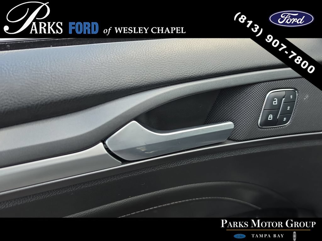 Used 2016 Ford Fusion Titanium FWD image 17