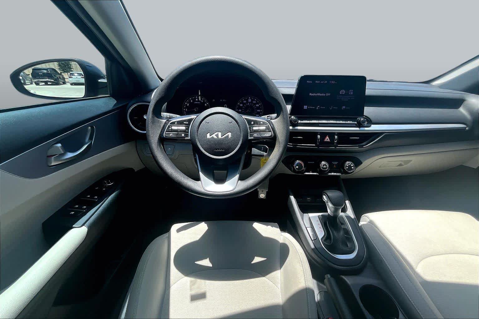 Used 2022 Kia Forte LXS w/ LXS Technology Package FWD image 6