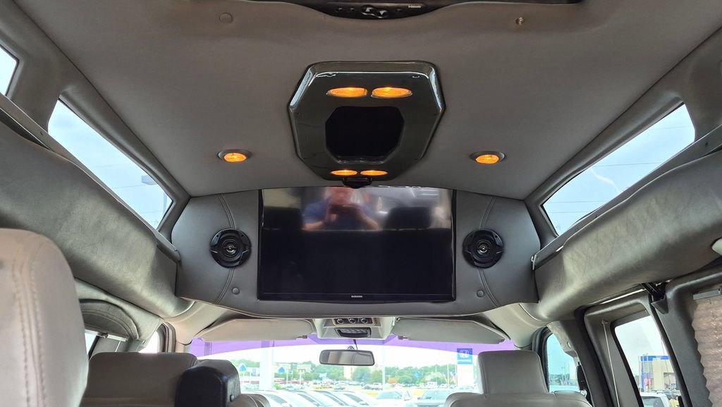 Used 2018 GMC Savana 2500 w/ Enhanced Convenience Package RWD image 12
