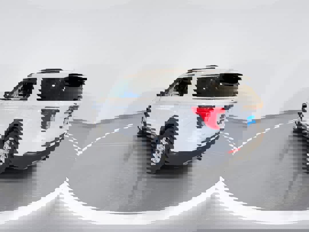 Used 2020 Ford Explorer XLT w/ Equipment Group 202A AWD/4WD image 6