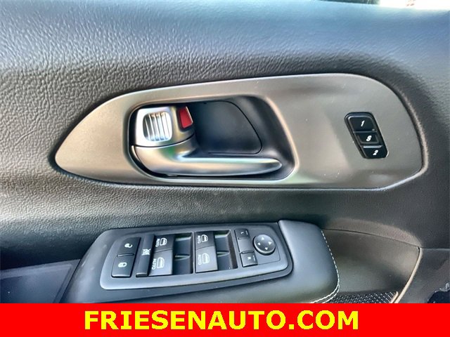 New 2025 Chrysler Pacifica Select w/ Uconnect Theater Family Group image 13