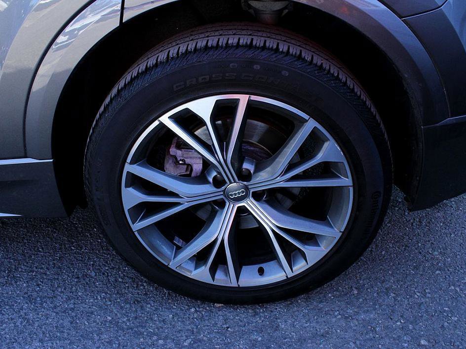 Used 2020 Audi Q8 Premium w/ Black Optic Package image 7