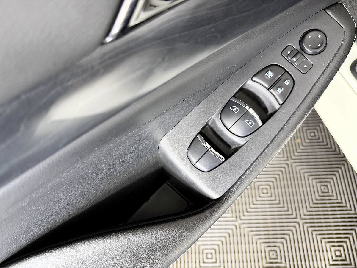 Used 2020 Nissan Maxima Platinum FWD image 32
