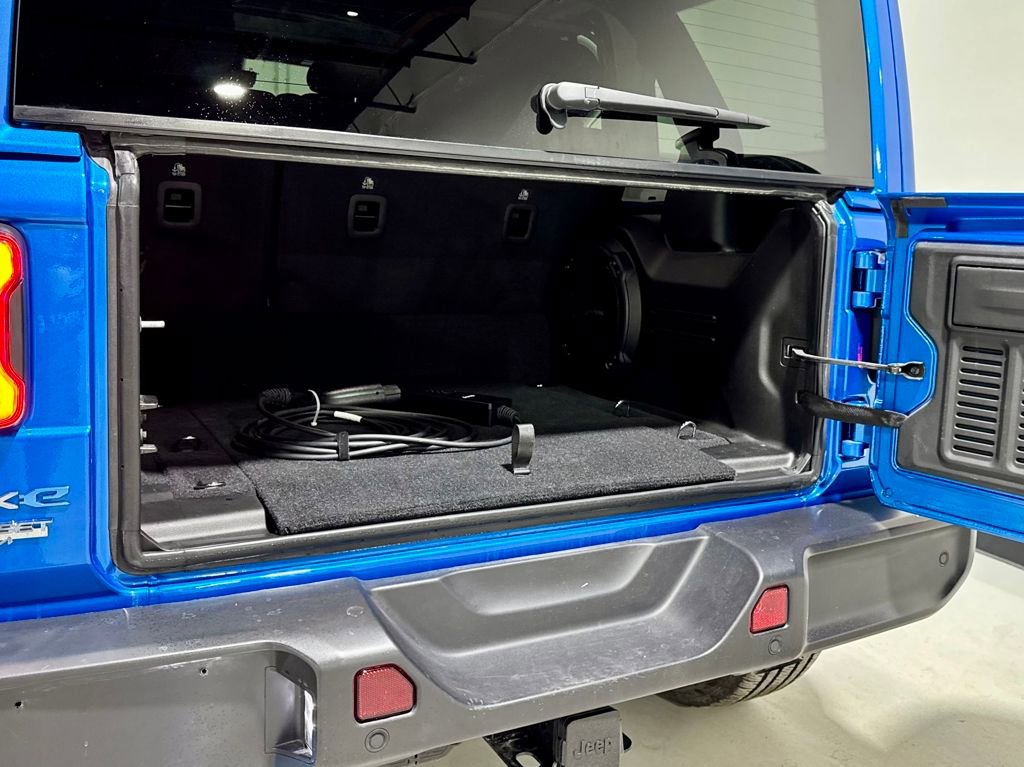 Used 2024 Jeep Wrangler Unlimited Sahara w/ Technology Group image 9