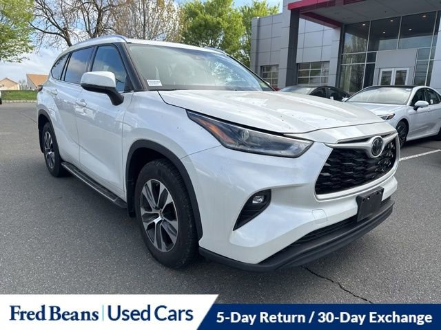 Used 2021 Toyota Highlander XLE image 1