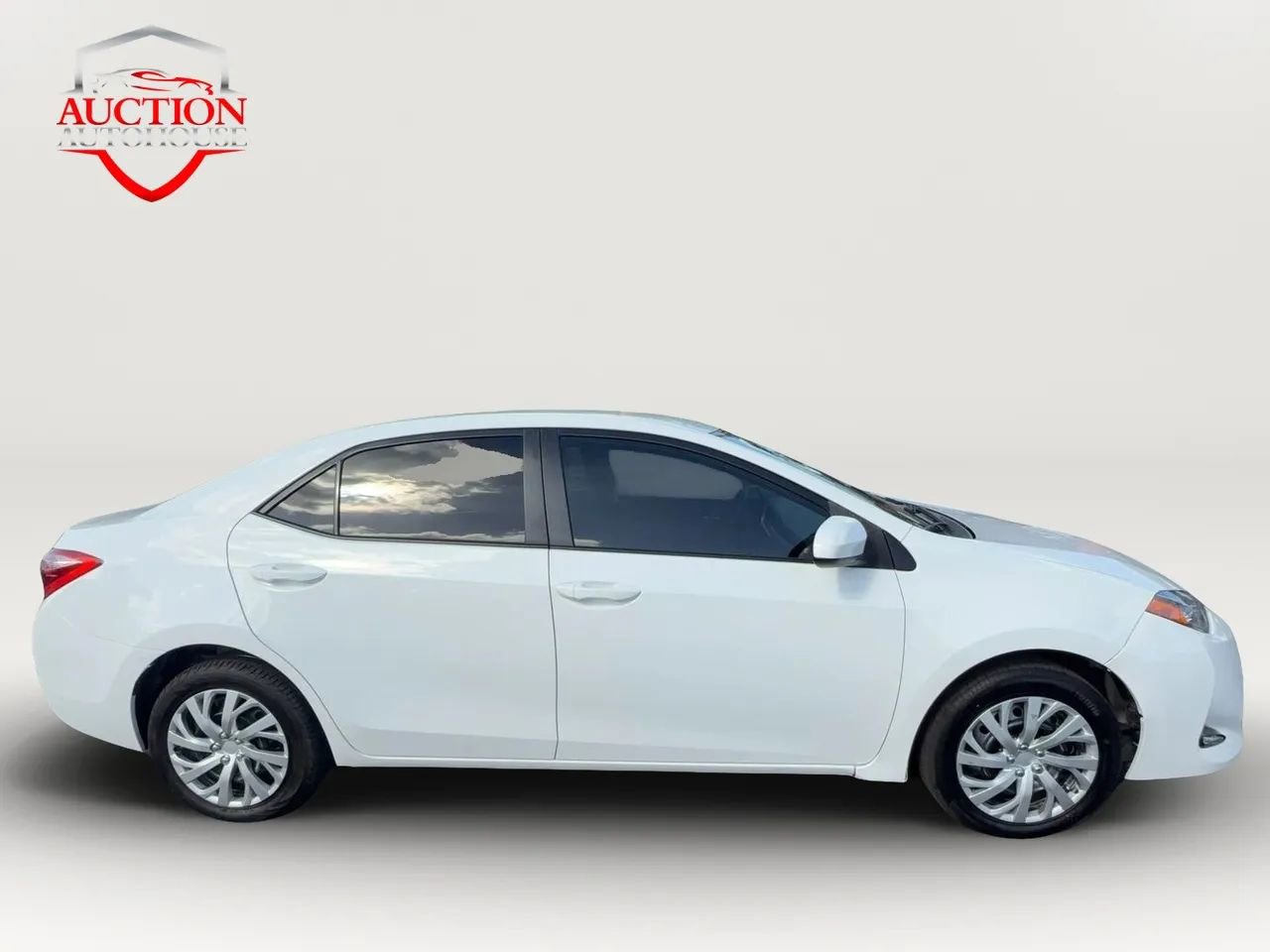 Used 2018 Toyota Corolla LE FWD image 4