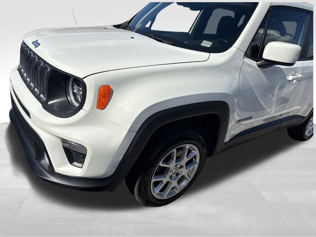 Used 2019 Jeep Renegade Latitude w/ Cold Weather Group AWD/4WD image 3