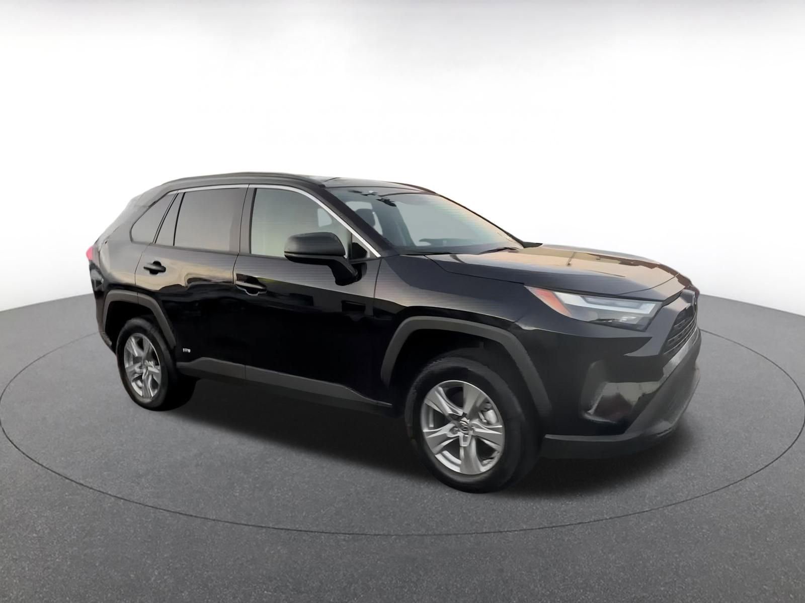 Used 2025 Toyota RAV4 LE image 2