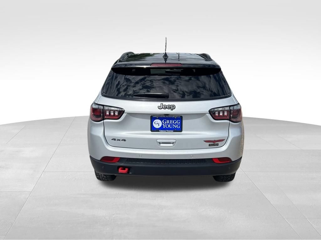 Used 2025 Jeep Compass Trailhawk AWD/4WD image 5