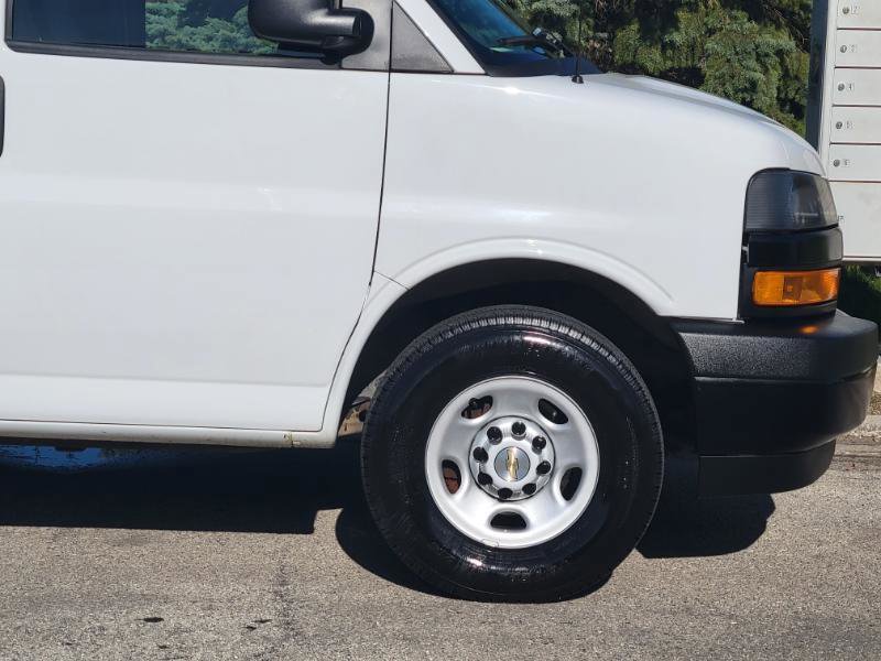 Used 2018 Chevrolet Express 3500 LS RWD image 17