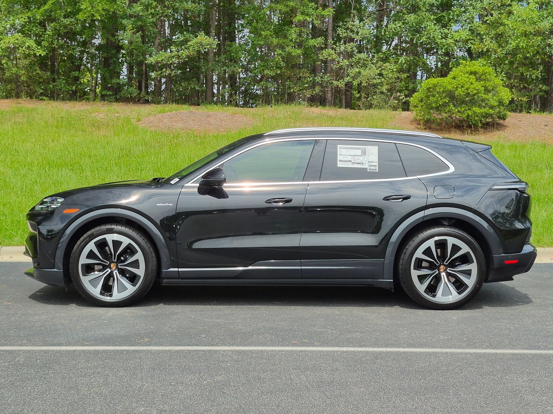 New 2026 Porsche Cayenne Coupe AWD/4WD image 2
