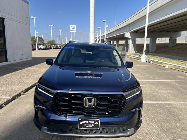 Certified 2025 Honda Pilot Touring image 11