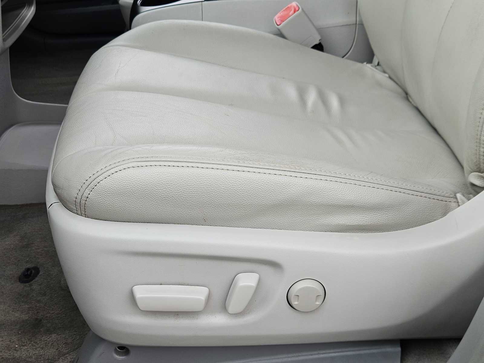 Used 2014 Toyota Sienna LE image 23