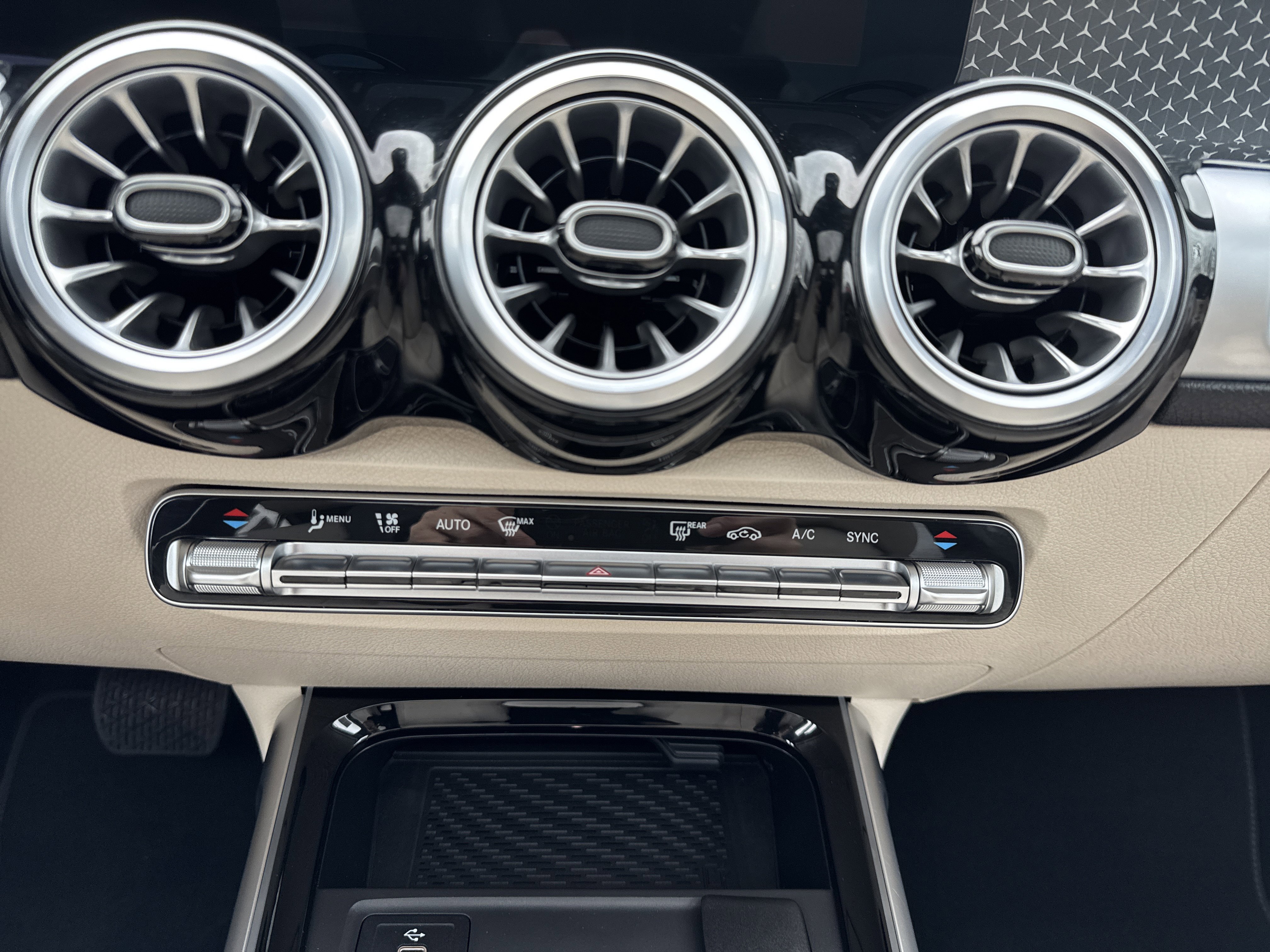 Certified 2025 Mercedes-Benz GLB 250 4MATIC image 21