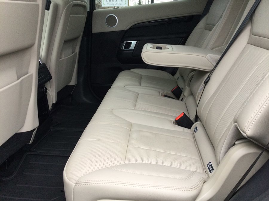 Used 2018 Land Rover Discovery SE image 13