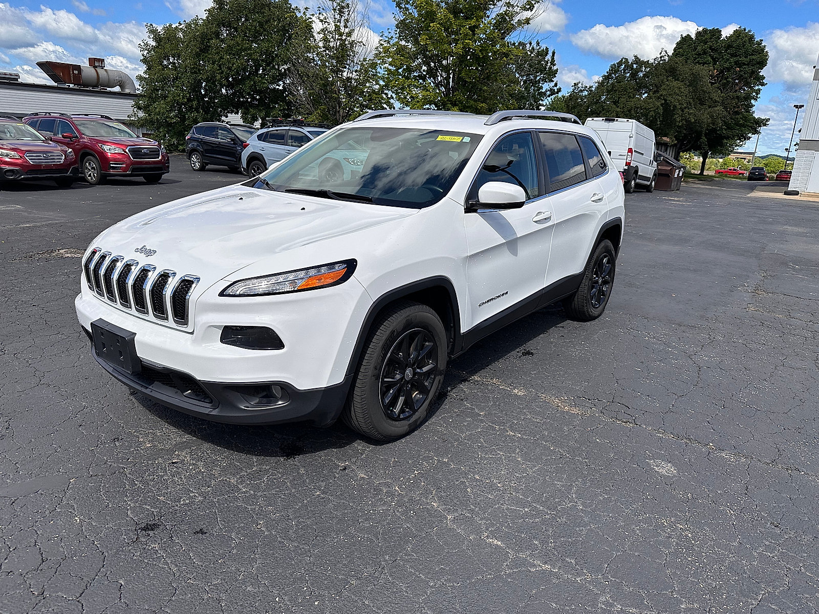 Used 2017 Jeep Cherokee Latitude w/ Safety/Convenience Group AWD/4WD image 7